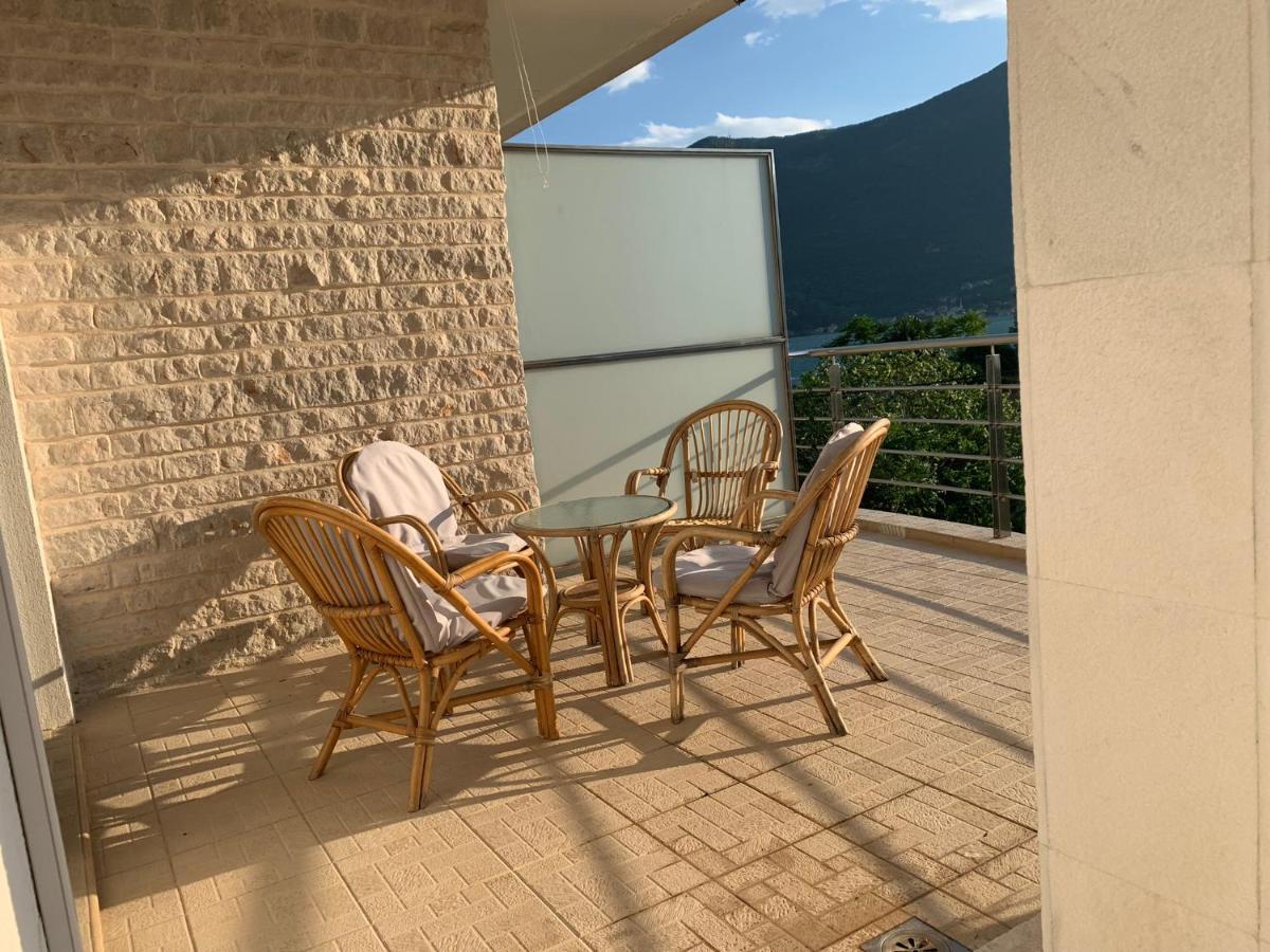 Apartment With Swimmingpool, Seaview And Large Terrace, 1St Floor, Min 2 Persons Dobrota Exteriör bild